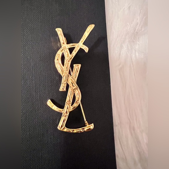 Saint Laurent monogram crocodile-effect brooch - Picture 2 of 3